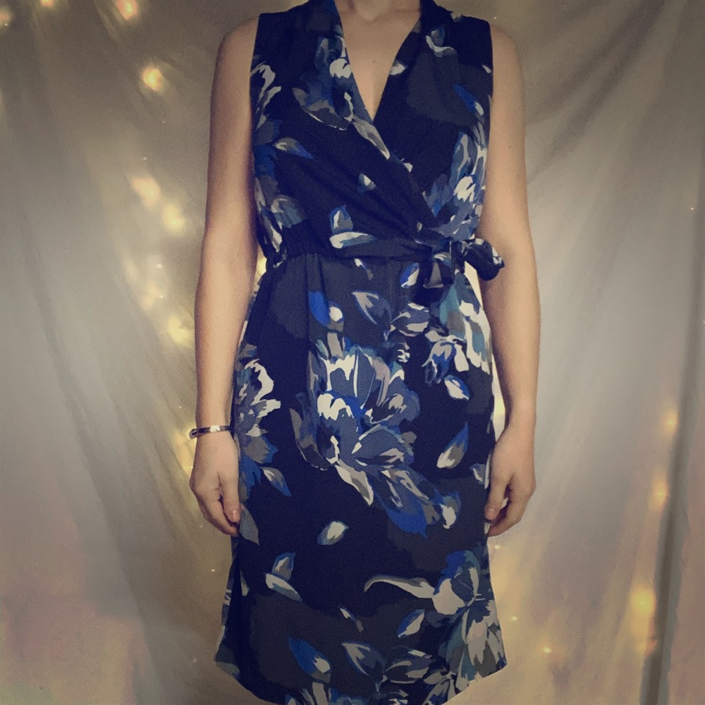 ✨Gorgeous Ann Taylor Sleeveless Tie Dress✨